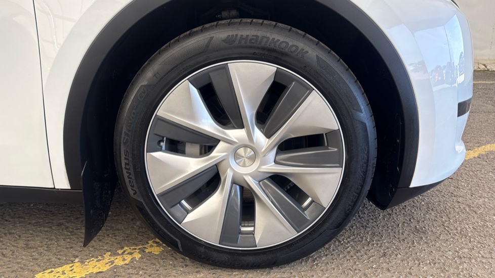 TESLA MODEL Y Image 20