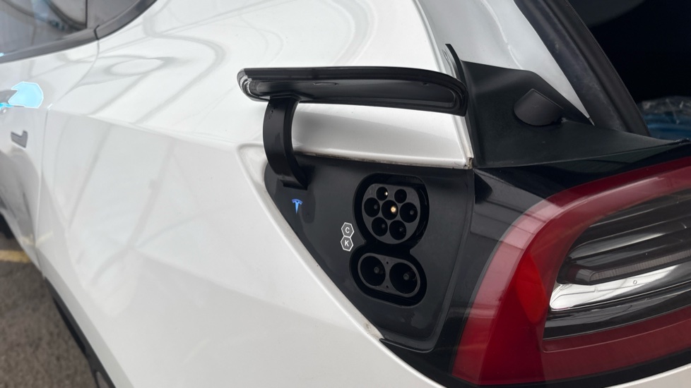 TESLA MODEL Y Image 21