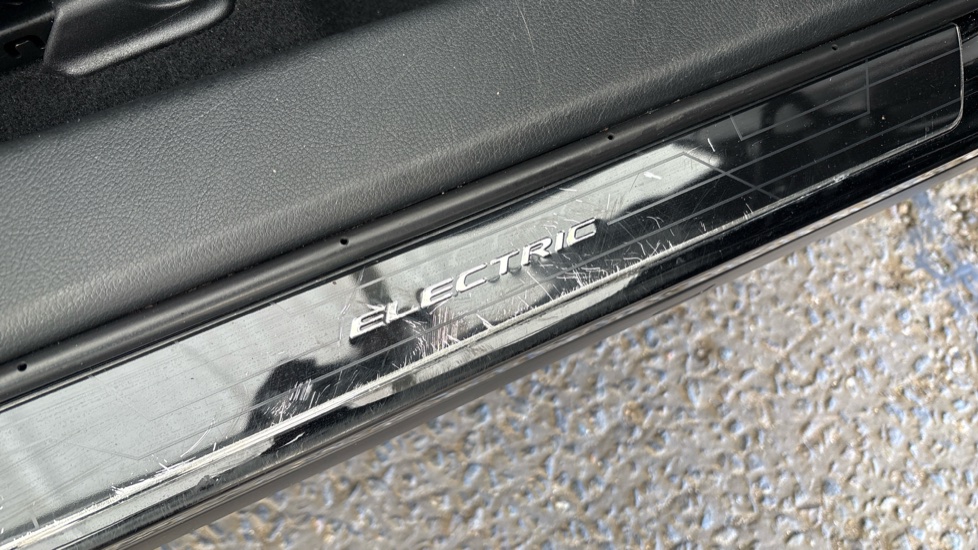 LEXUS UX Scratches