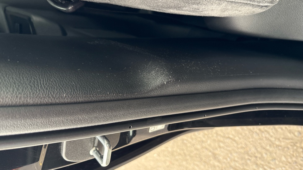 LEXUS UX Scuff