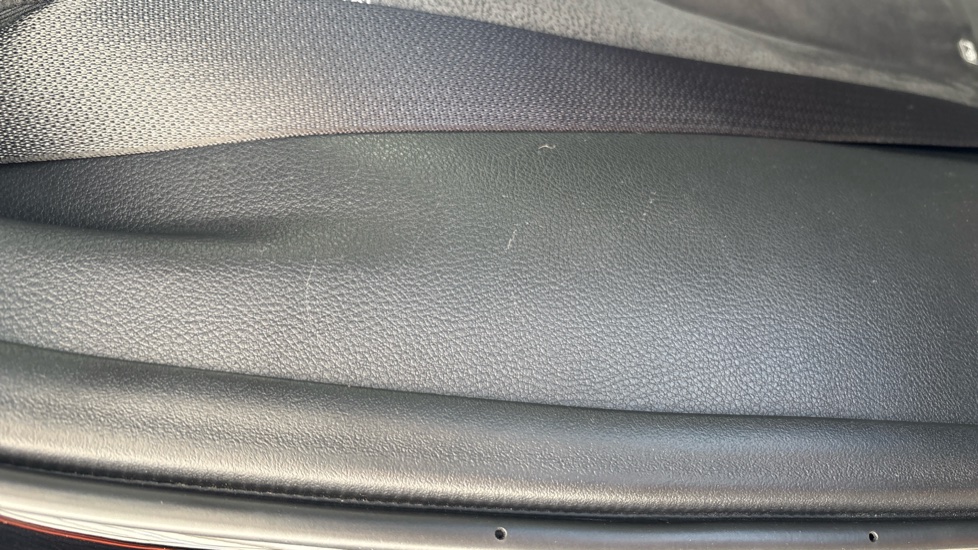 LEXUS UX Scuff