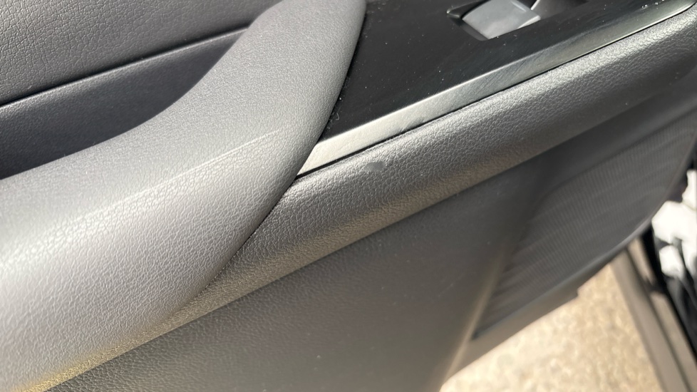 LEXUS UX Worn
