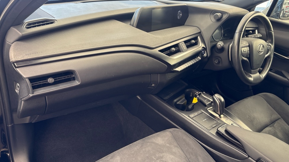 LEXUS UX Image 10