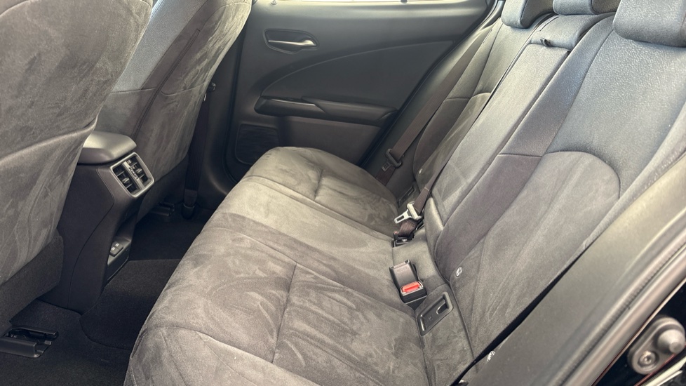 LEXUS UX Image 14