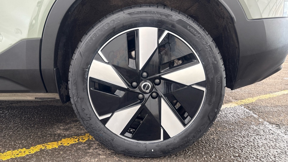 VOLVO EX40 ESTATE 175kW Single Motor Plus 69kWh 5dr Auto