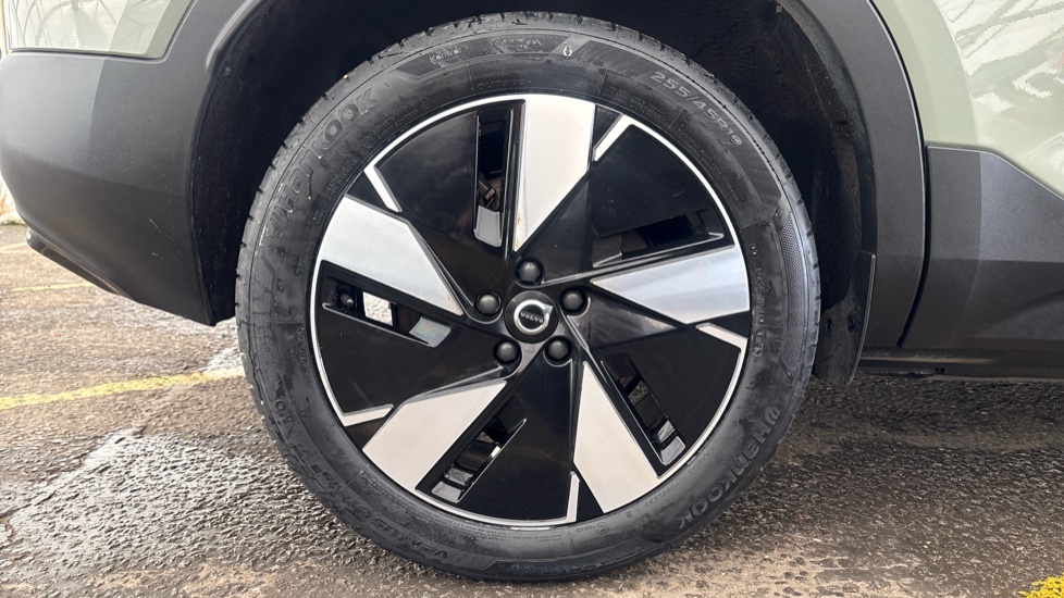 VOLVO EX40 ESTATE 175kW Single Motor Plus 69kWh 5dr Auto