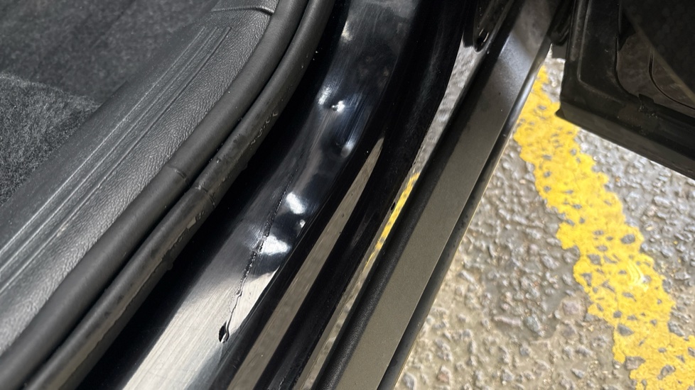 VOLVO C40 Dents and scratches