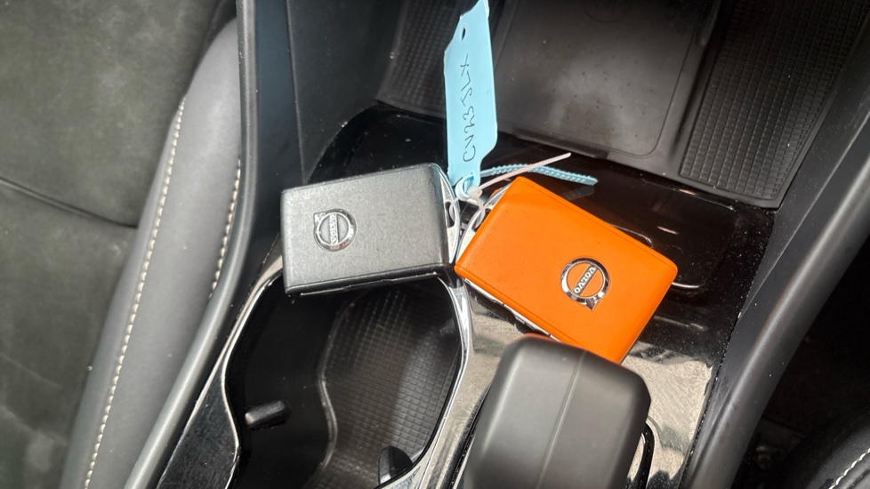 VOLVO C40 2 keys available