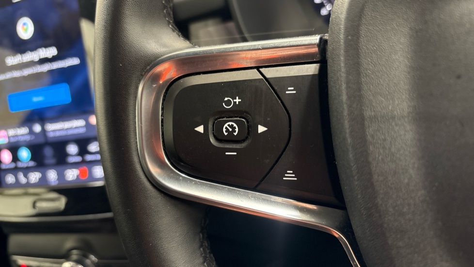VOLVO C40 Cruise control