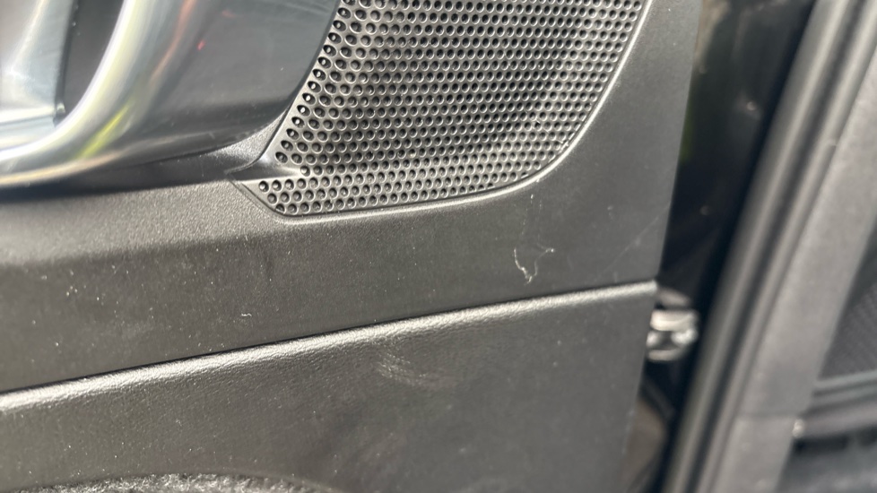 VOLVO XC40 scratches