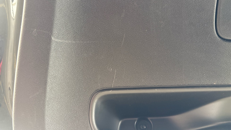 VOLVO XC40 scratches