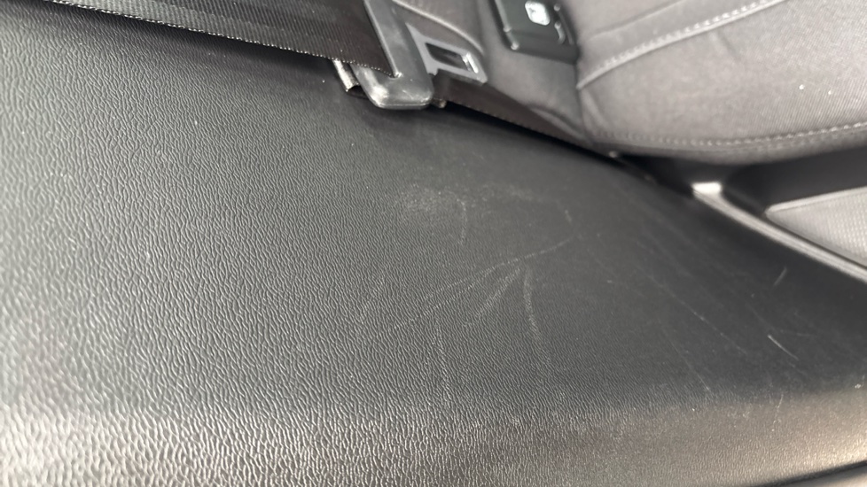 VOLVO XC40 scratches