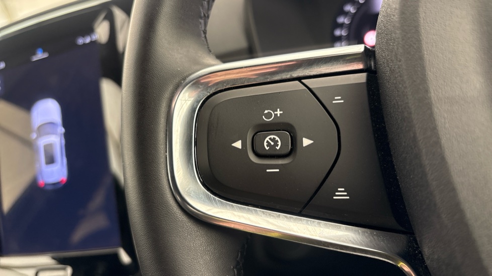 VOLVO XC40 cruise control