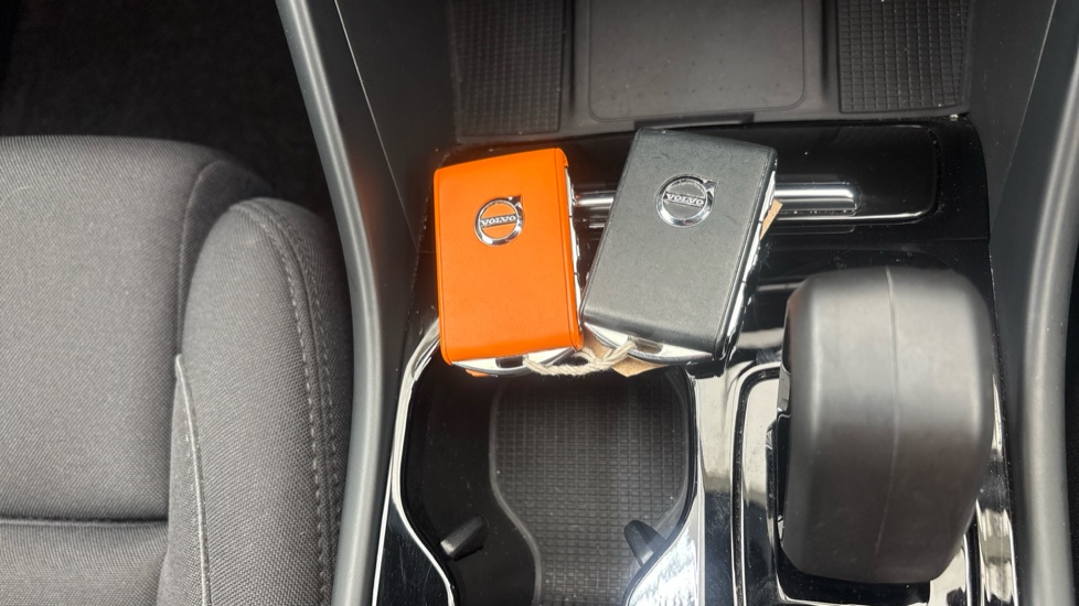 VOLVO XC40 2 keys available
