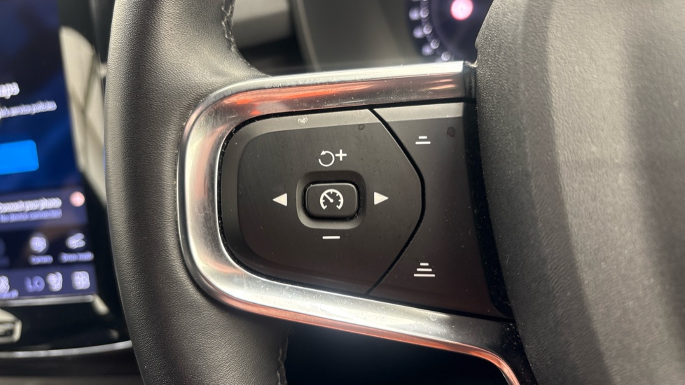 VOLVO XC40 Cruise control