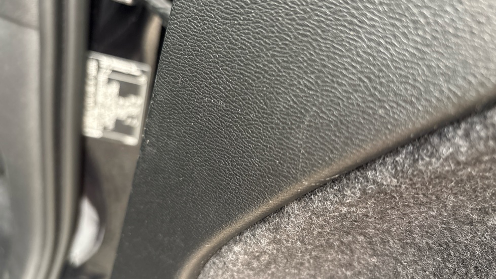 VOLVO XC40 scratches