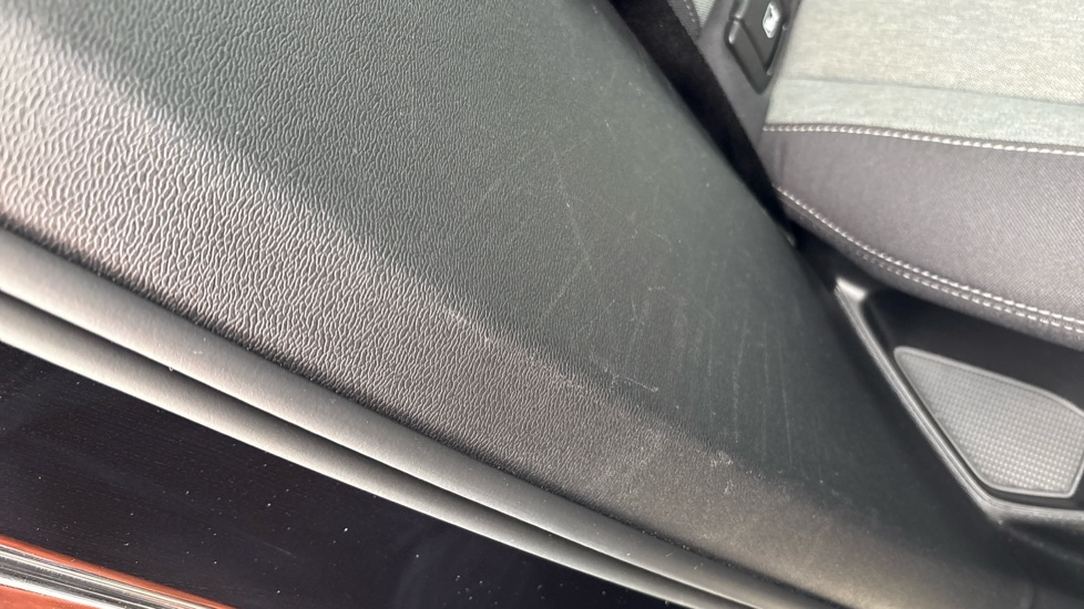 VOLVO XC40 scratches
