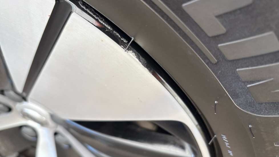 VOLVO XC40 scuff