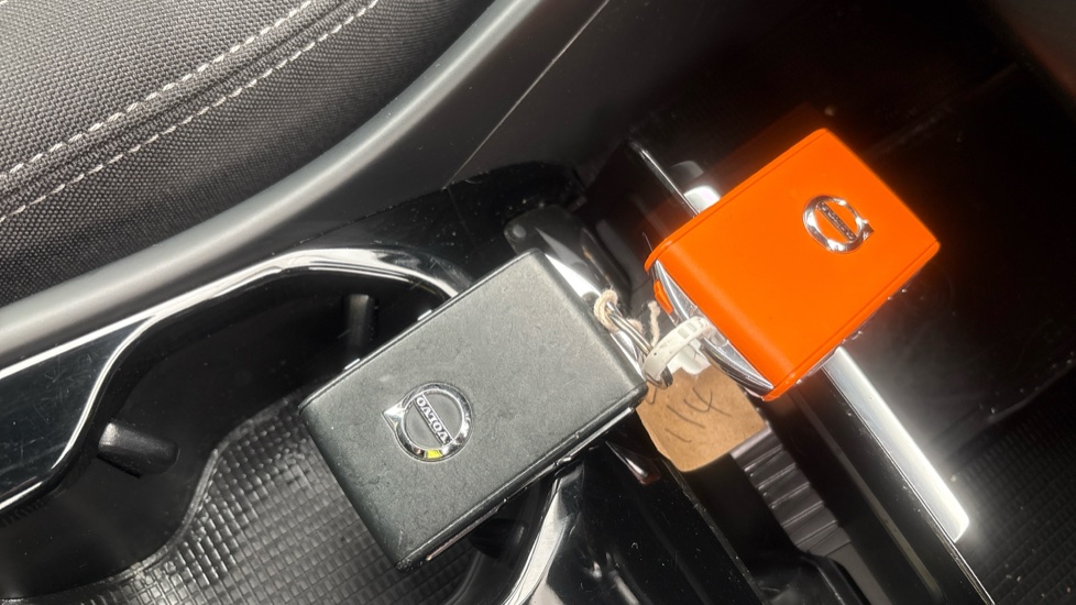 VOLVO XC40 two keys