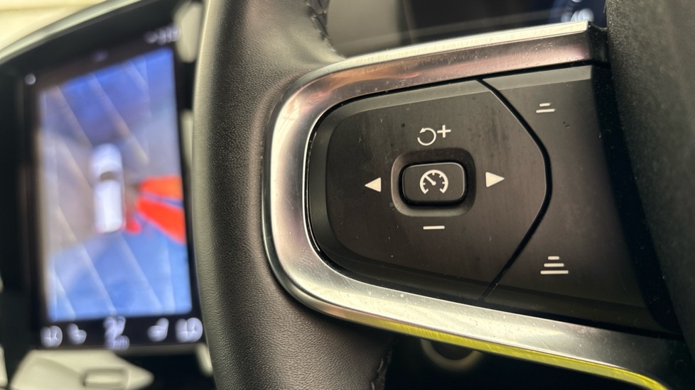 VOLVO XC40 cruise control