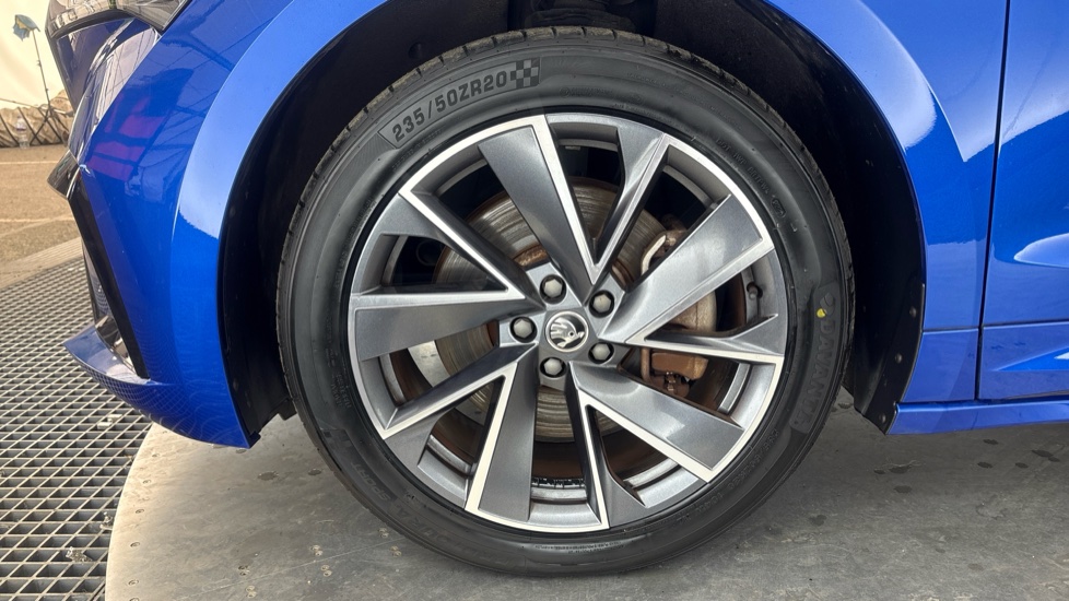 SKODA ENYAQ Image 17