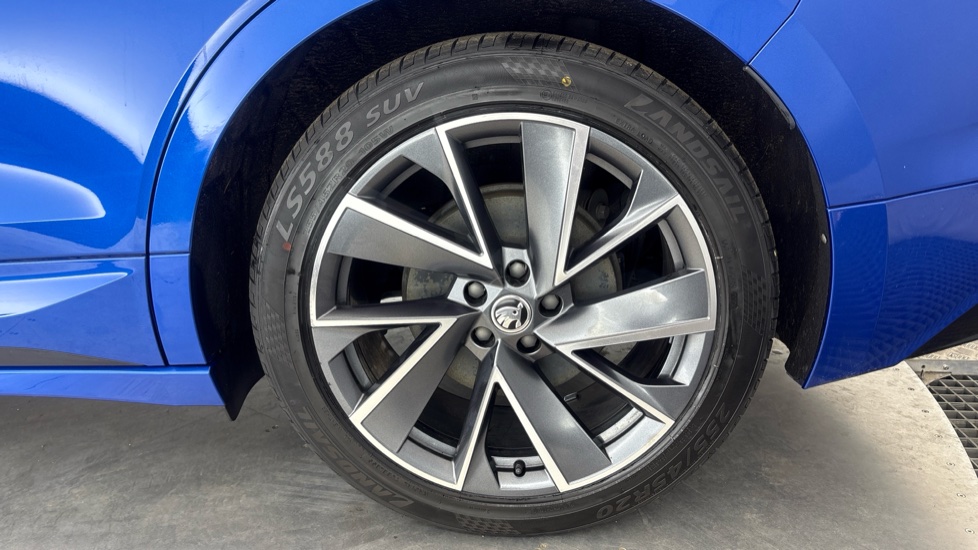SKODA ENYAQ Image 18