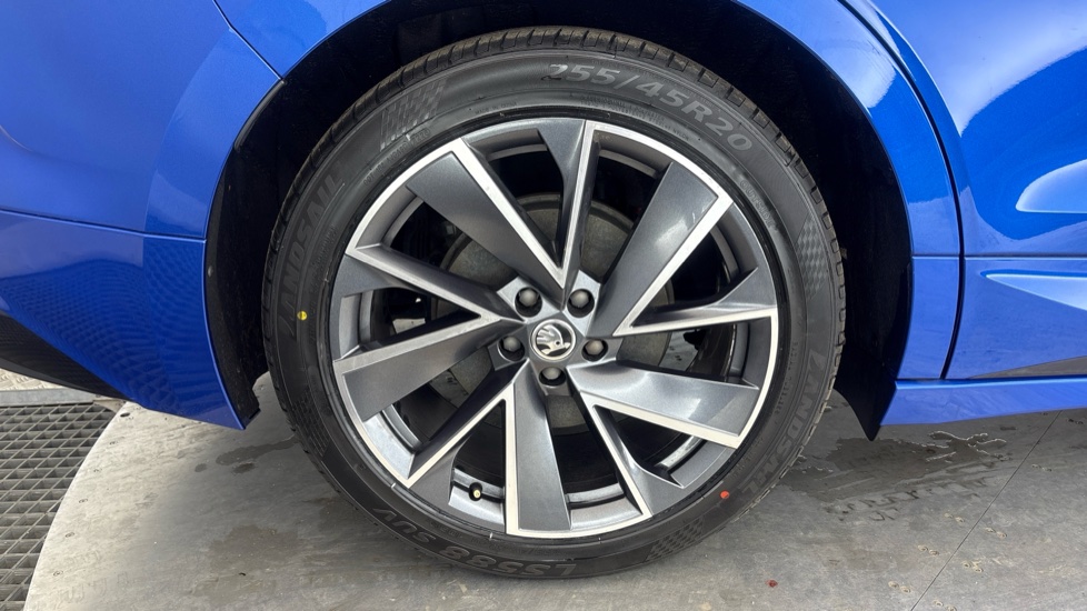 SKODA ENYAQ Image 19