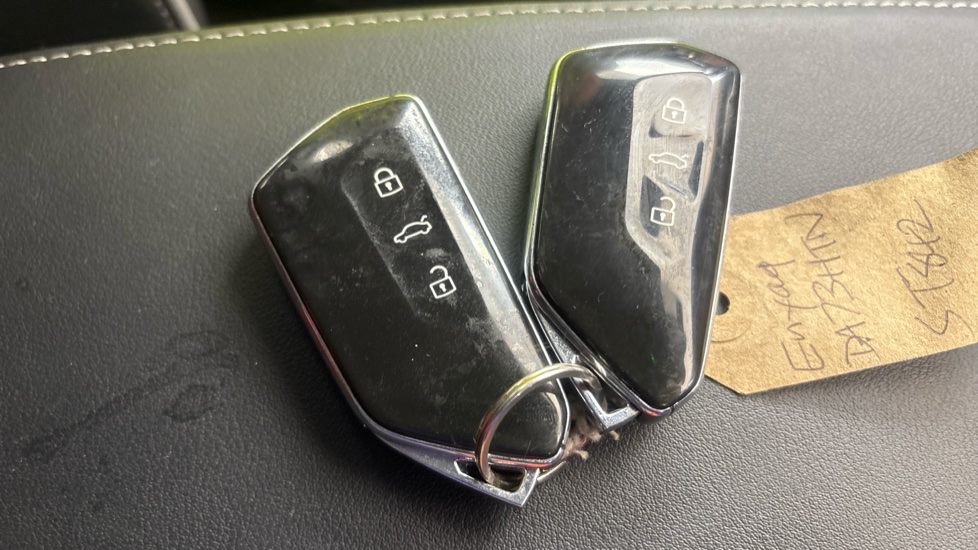 SKODA ENYAQ 2 keys