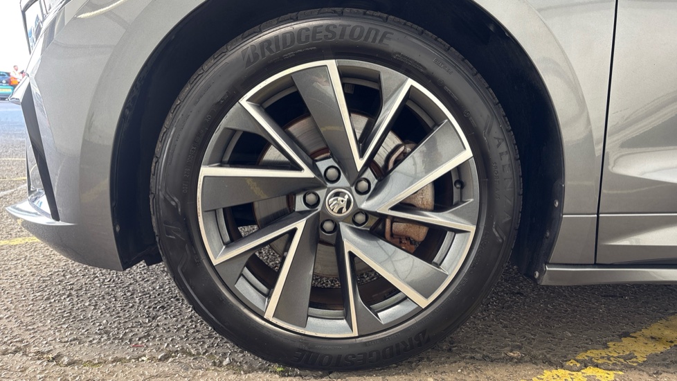 SKODA ENYAQ Image 17