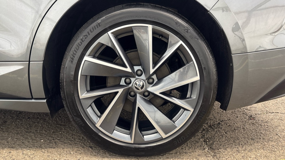 SKODA ENYAQ Image 18