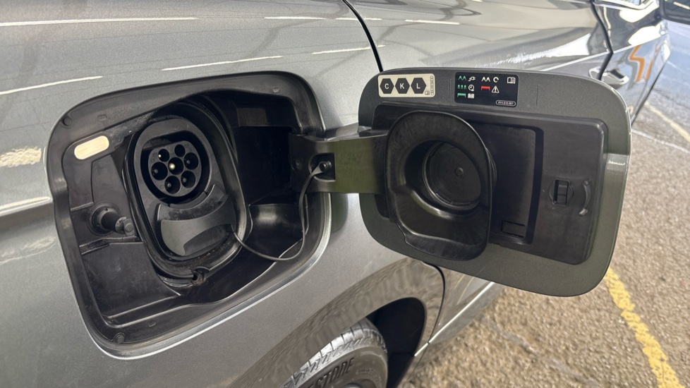 SKODA ENYAQ Image 21