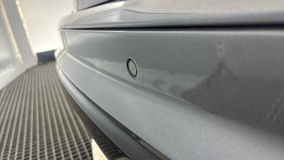 SKODA ENYAQ Dent