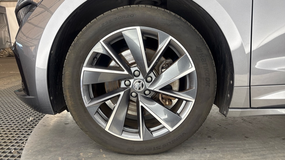 SKODA ENYAQ Image 17