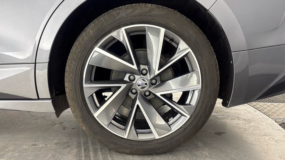 SKODA ENYAQ Image 18