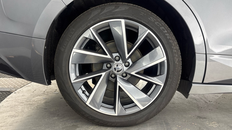 SKODA ENYAQ Image 19
