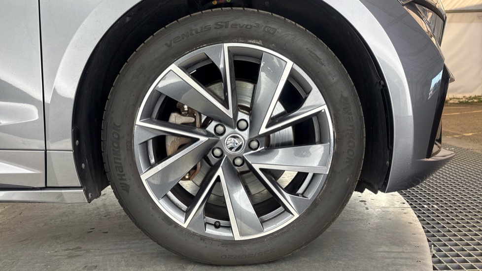 SKODA ENYAQ Image 20