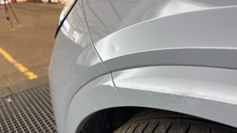 AUDI Q4 dents