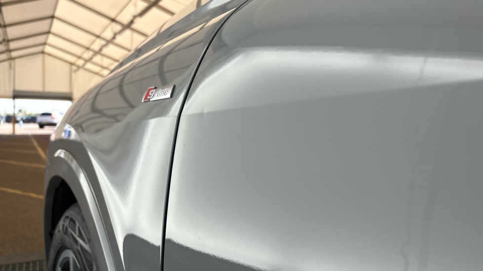 AUDI Q4 dent