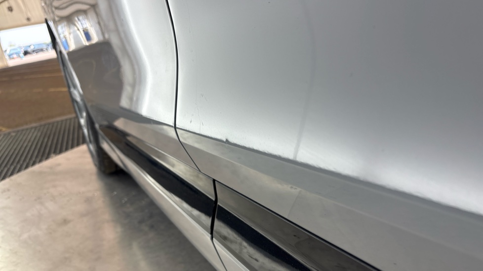AUDI Q4 dent