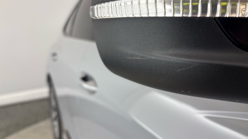 AUDI Q4 scuff