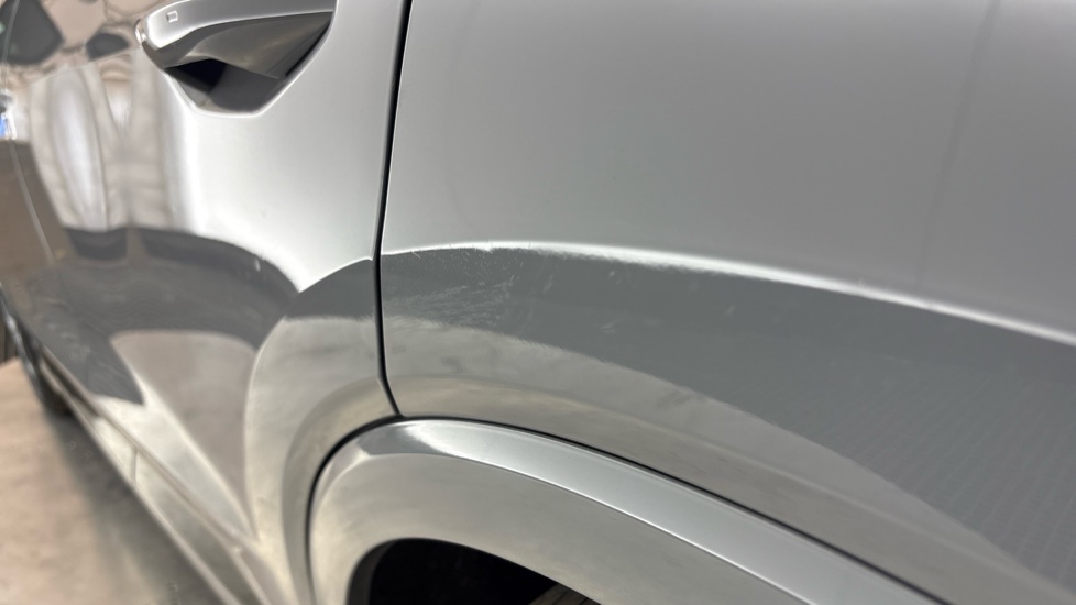 AUDI Q4 dent