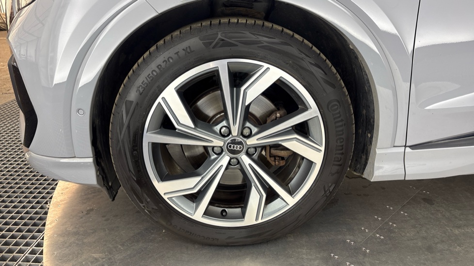 AUDI Q4 Image 17