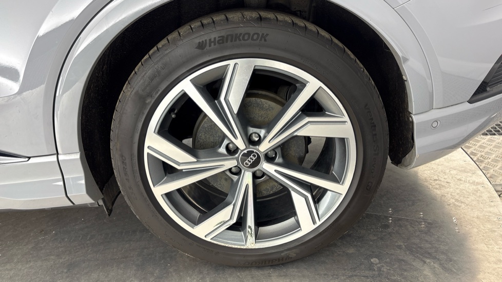 AUDI Q4 Image 18