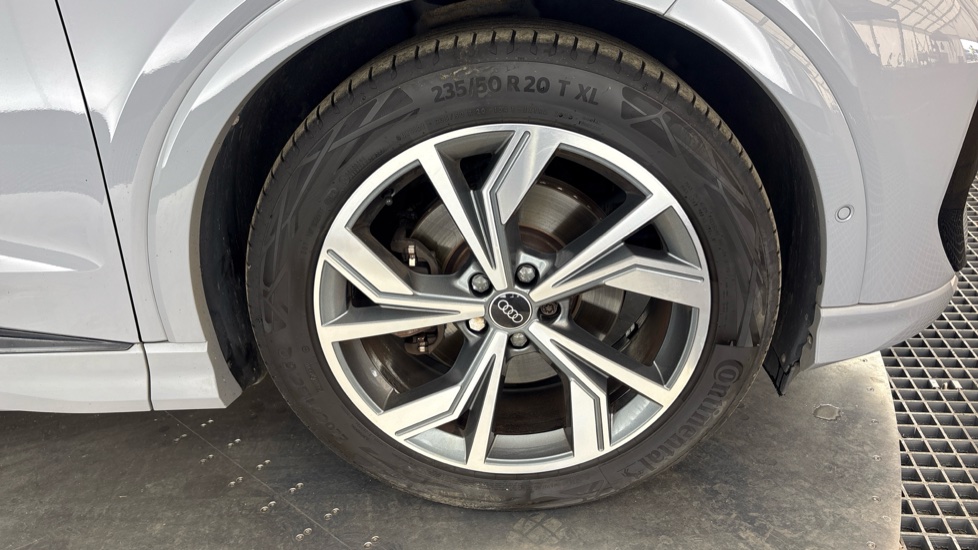 AUDI Q4 Image 20
