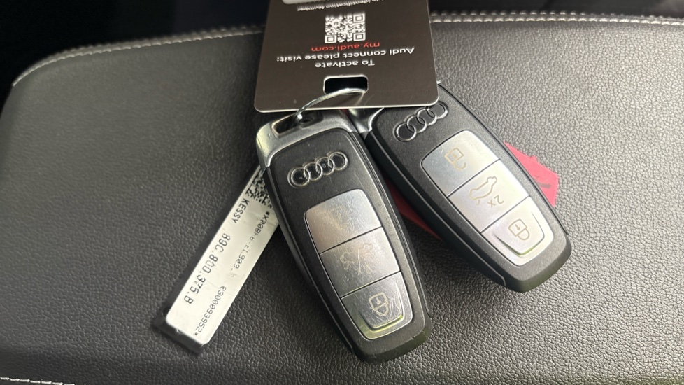 AUDI Q4 two keys