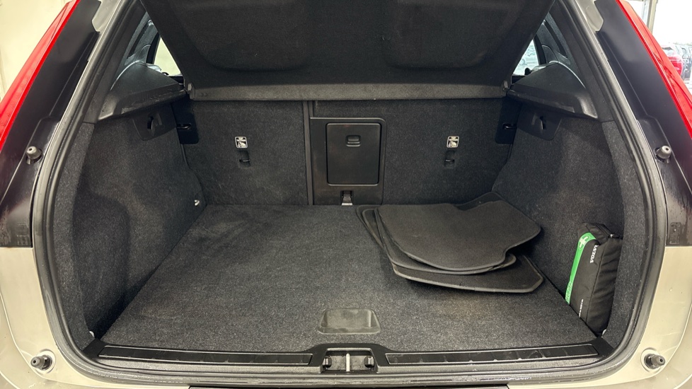 VOLVO XC40 ELECTRIC ESTATE 170kW Recharge Core 69kWh 5dr Auto