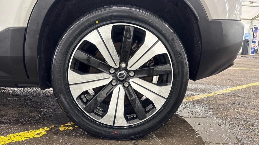 VOLVO XC40 ELECTRIC ESTATE 170kW Recharge Core 69kWh 5dr Auto