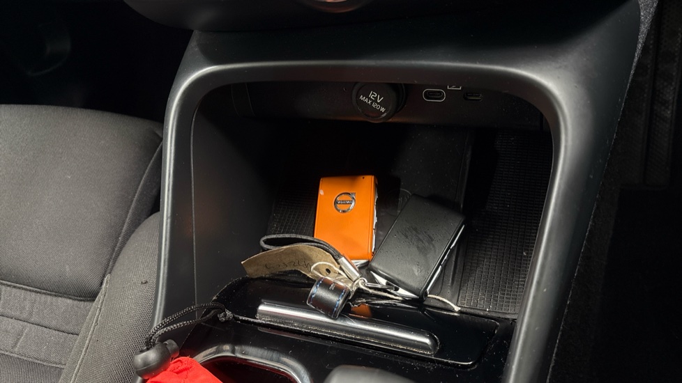 VOLVO XC40 ELECTRIC ESTATE 170kW Recharge Core 69kWh 5dr Auto