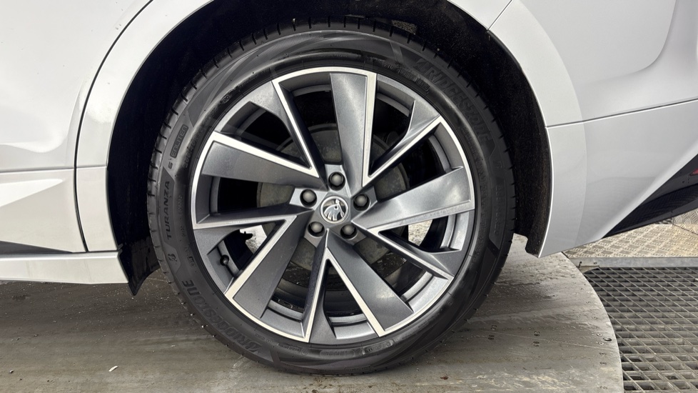SKODA ENYAQ Image 18