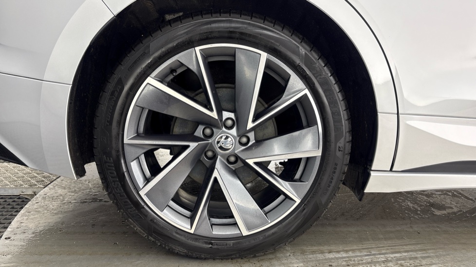 SKODA ENYAQ Image 19